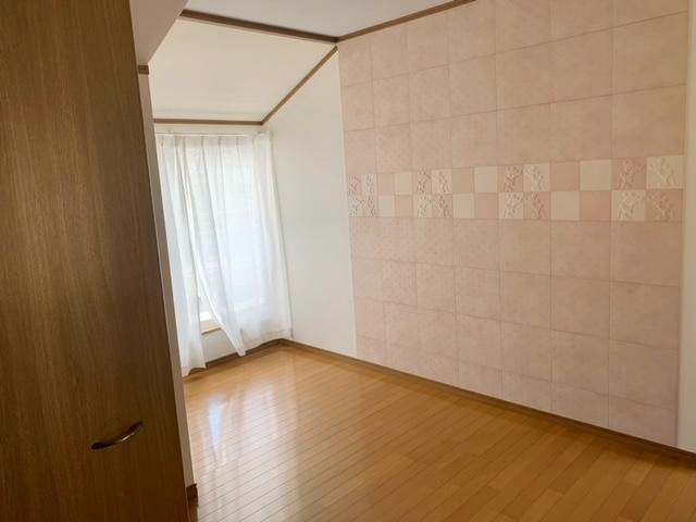 甲陽園本庄町戸建貸家の洋室