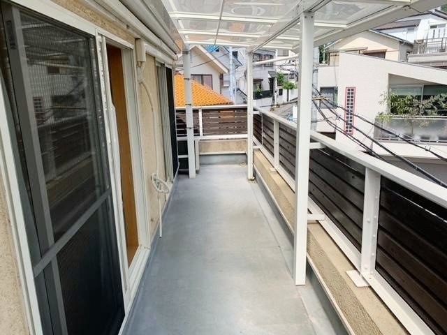 甲陽園本庄町戸建貸家のバルコニー