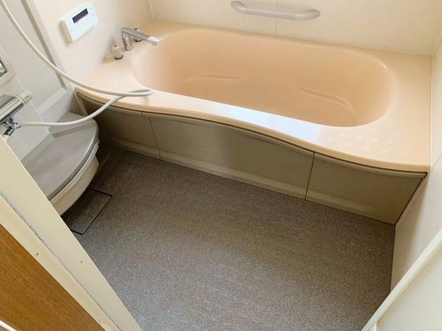 甲陽園本庄町戸建貸家の浴室