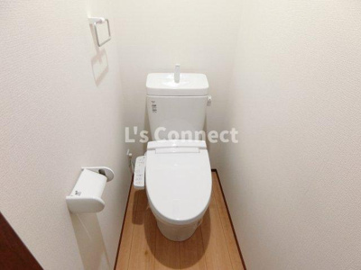 【トイレ】 | Ｆｒａｉｓ泉中央 | 温水洗浄便座付きのトイレ。