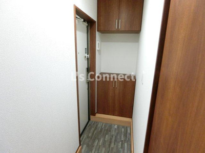 【玄関】 | Ｆｒａｉｓ泉中央 | 上下の下駄箱で靴も収納できます。