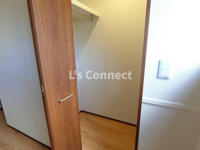 【収納】 | Ｆｒａｉｓ泉中央 | ウォークインクローゼットでお荷物もすっきり収納。