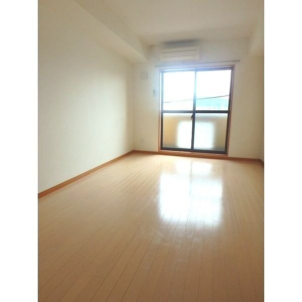 いにしえ今宿駅前の居間・リビング