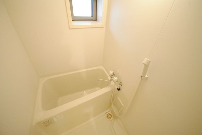 クレフラスト小戸Bの浴室