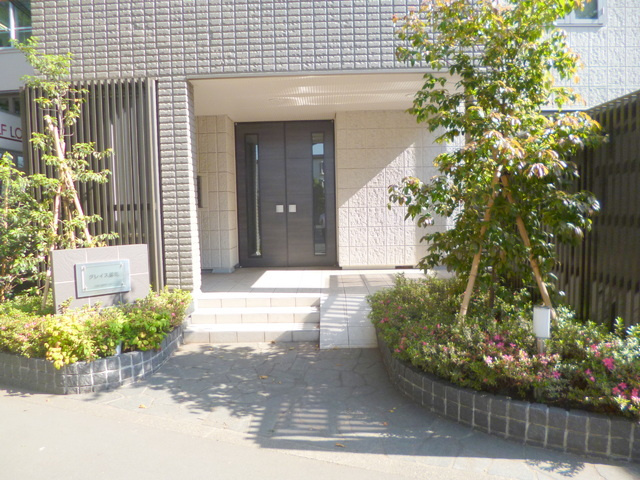 グレイス蘆花のエントランス|★安心のオートロック・宅配ＢＯＸ付き★★