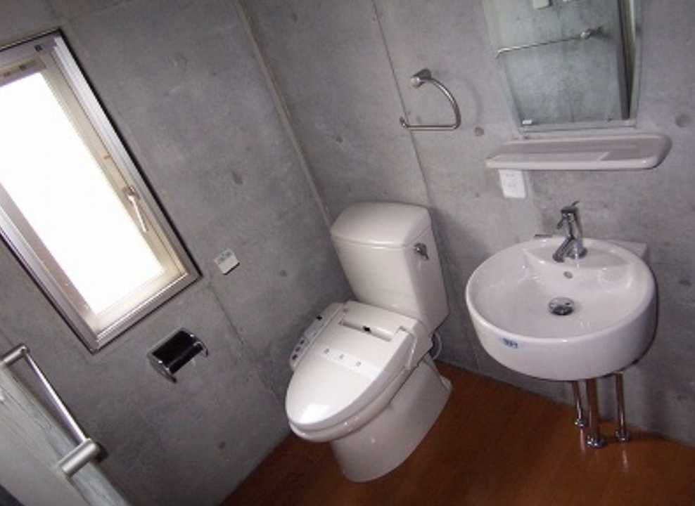 ル・リオン三軒茶屋　ペット飼育可　角部屋　オートロックのトイレ