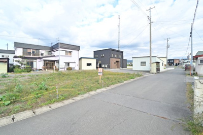 【前面道路含む現地写真】 | 黒石市幸町　土地　三方道路　