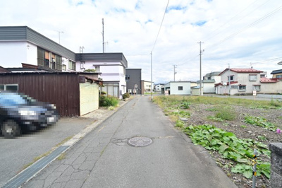 【前面道路含む現地写真】 | 黒石市幸町　土地　三方道路　