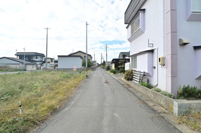 【前面道路含む現地写真】 | 黒石市幸町　土地　三方道路　