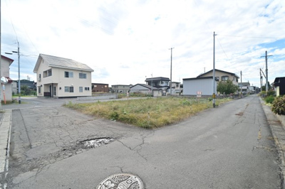 【前面道路含む現地写真】 | 黒石市幸町　土地　三方道路　