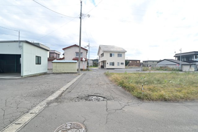 【前面道路含む現地写真】 | 黒石市幸町　土地　三方道路　