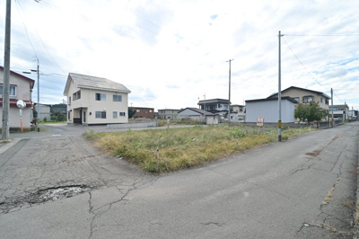 【前面道路含む現地写真】 | 黒石市幸町　土地　三方道路　
