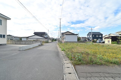 【前面道路含む現地写真】 | 黒石市幸町　土地　三方道路　