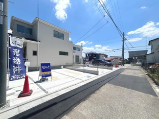 【前面道路含む現地写真】