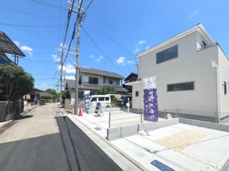 【前面道路含む現地写真】