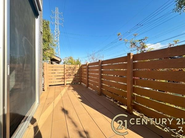 生駒郡三郷町勢野北５丁目　一戸建の庭|■現地撮影写真■ウッドデッキあり！お洗濯物もよく乾きます！