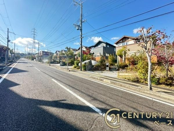 生駒郡三郷町勢野北５丁目　一戸建の前面道路含む現地写真
