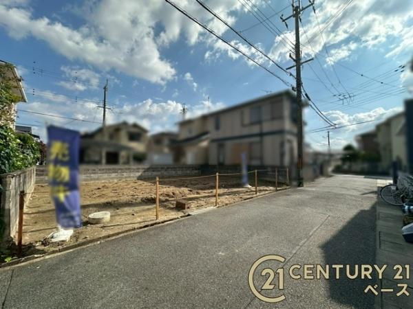 香芝市北今市２丁目の売地の前面道路含む現地写真