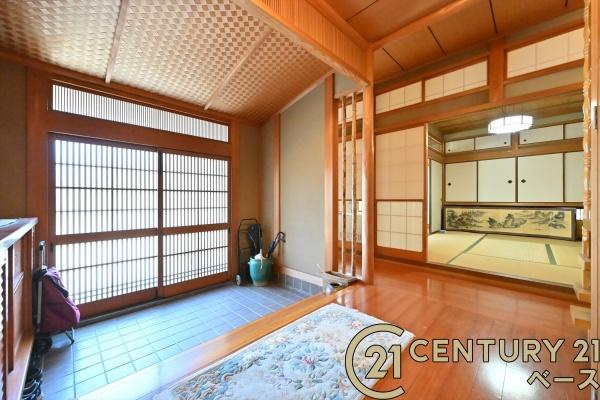 北葛城郡河合町中山台１丁目　一戸建の玄関