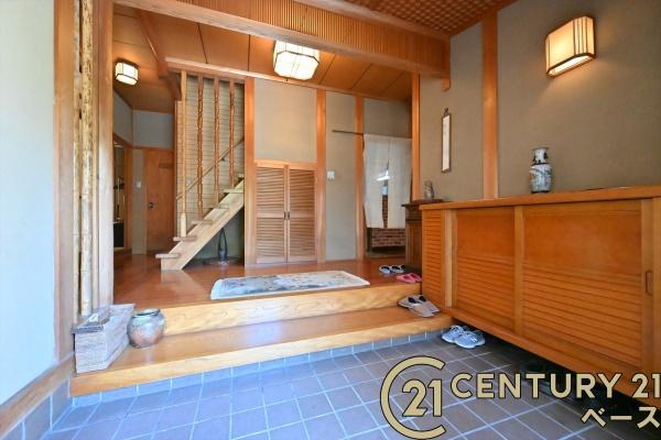 北葛城郡河合町中山台１丁目　一戸建の玄関