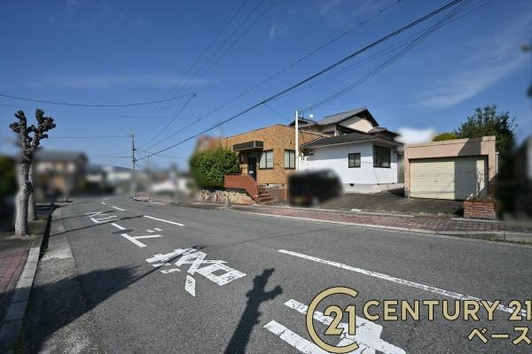 北葛城郡河合町中山台１丁目　一戸建の前面道路含む現地写真