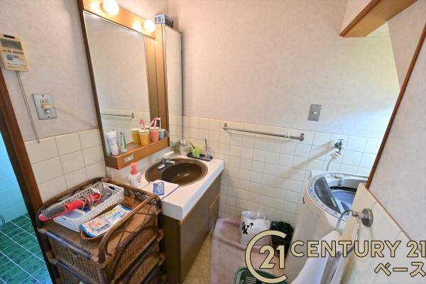 北葛城郡河合町中山台１丁目　一戸建の独立洗面台