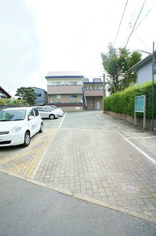 シティベール高良内B棟の駐車場|カースペースがあります