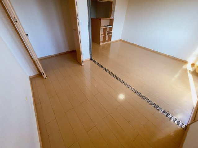 カンパーレ Aの寝室|別部屋同一間取りのお写真となります。