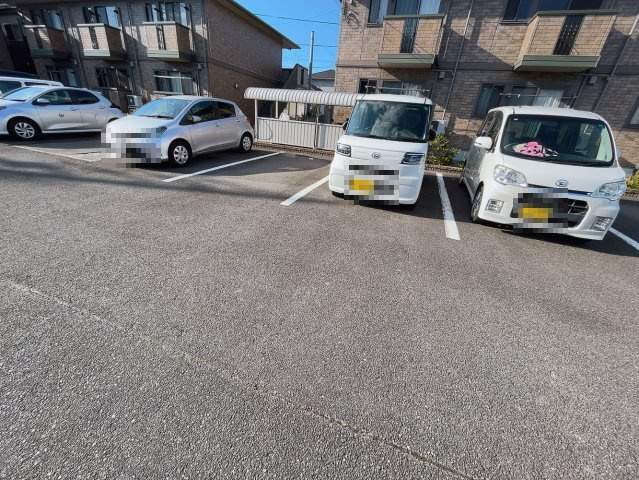 カンパーレ Aの駐車場