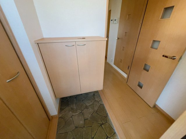 カンパーレ Aの玄関|別部屋同一間取りのお写真となります。