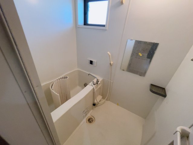 カンパーレ Aの浴室|別部屋同一間取りのお写真となります。