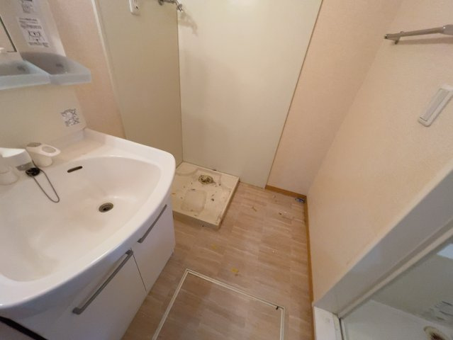 カンパーレ Aの洗面所|別部屋同一間取りのお写真となります。