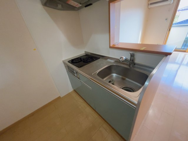 カンパーレ Aのキッチン|別部屋同一間取りのお写真となります。