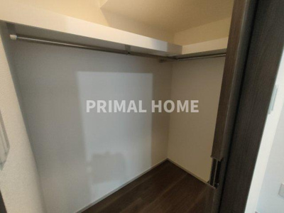 【収納】 | クリオレジダンス横濱ベイサイド | 大きなウォークインクローゼットはポールハンガー、棚付きです。