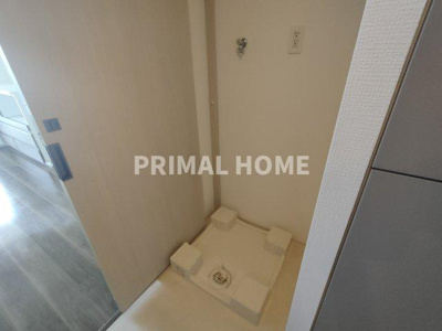 【ランドリースペース】 | クリオレジダンス横濱ベイサイド | キッチン横なので導線が良い洗濯機置き場です。