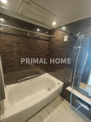 【浴室】 | クリオレジダンス横濱ベイサイド | 広々としたお風呂には雨の日や花粉の季節のお洗濯にも安心の浴室乾燥機付きです。