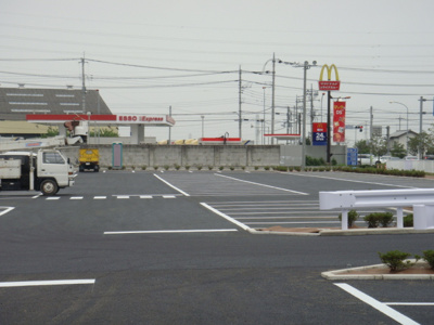 【周辺】 | フォレストヒルズ | マクドナルド・ガソリンスタンド（寿町３丁目）まで1,000ｍ