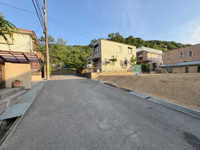 神戸市北区筑紫が丘8丁目土地の前面道路含む現地写真