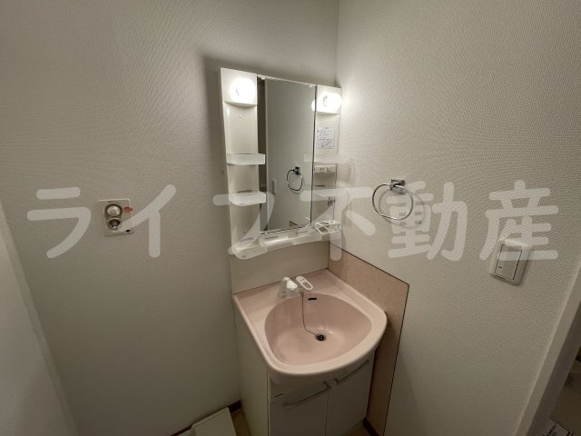 パルティーダの独立洗面台|朝の支度にも助かる、独立の洗髪洗面化粧台