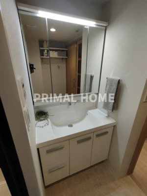 【独立洗面台】 | シティウインズ東神奈川 | ヘアセットやメイクもこちらで快適に。