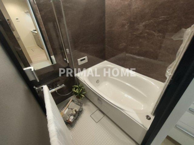 【浴室】 | シティウインズ東神奈川 | 雨の日や花粉の季節も安心の、浴室乾燥機付きです。