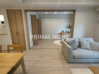 【居間・リビング】 | シティウインズ東神奈川 | 開放感たっぷりのリビングです。