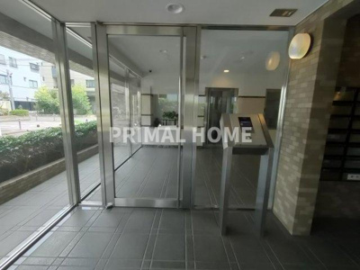 【エントランス】 | シティウインズ東神奈川 | 居住者以外の侵入を防ぐ、オートロックがございます。