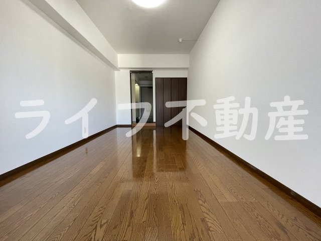 メゾンドーム千成の寝室|広くて明るい寝室