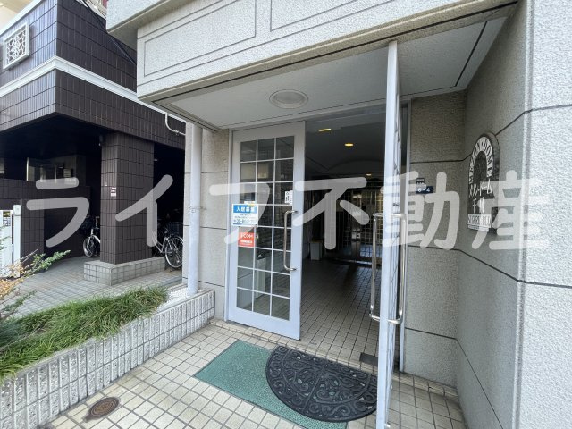 メゾンドーム千成のエントランス|ゆとりのあるエントランスです