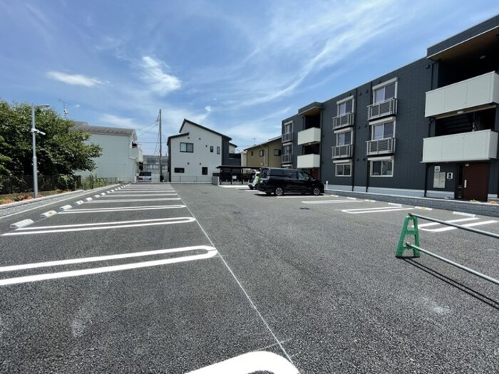 アンアヴニールの駐車場