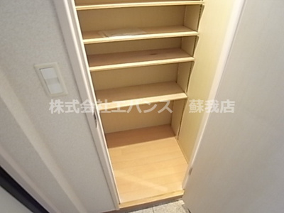 【玄関】 | ハイトピア千葉 | 明るい玄関です