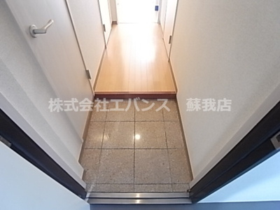 【玄関】 | ハイトピア千葉 | 明るい玄関です