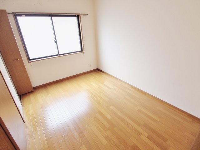 サイプレスビルの洋室