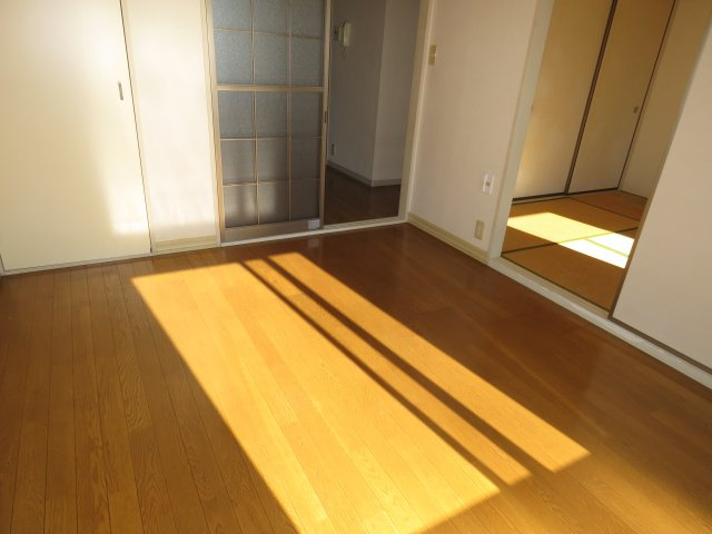 メゾン霞の洋室